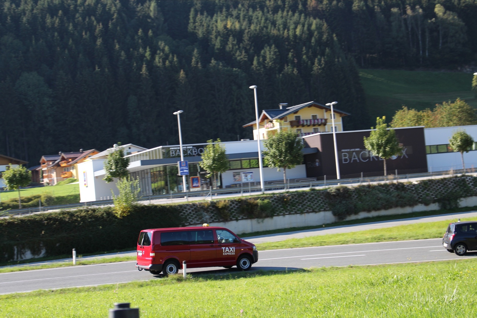 Taxi Express Fahrzeug bereit für Ihre Fahrt